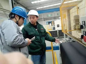 軟飾車間邀請吸覆機廠家到廠指導，助力技術推廣與效率提升